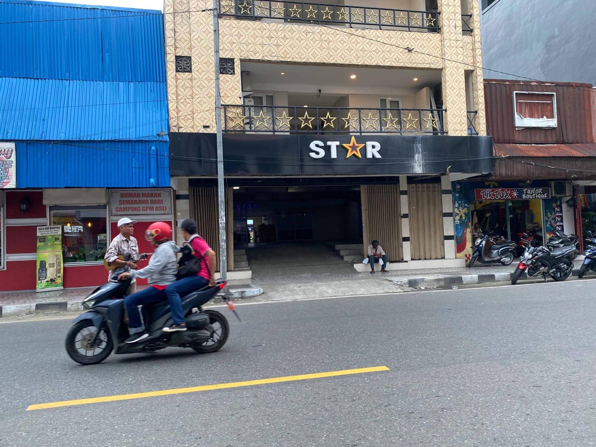 Penginapan Star Ambon Mitra Reddoorz Ngoại thất bức ảnh